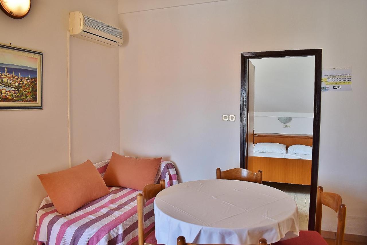 Apartament Banjol Exterior photo